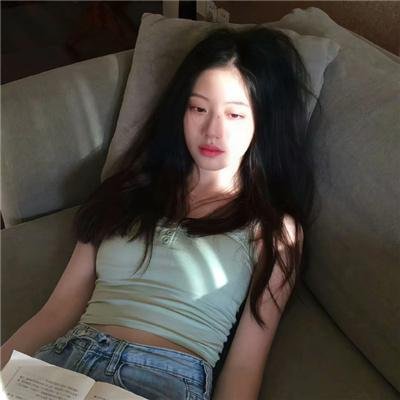 色肉毒蝎女